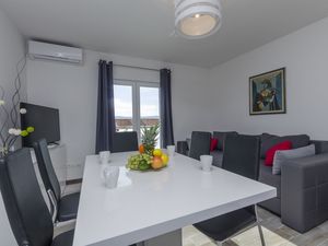 23942586-Ferienwohnung-4-Lokva Rogoznica-300x225-5