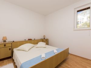 23942635-Ferienwohnung-4-Lokva Rogoznica-300x225-2