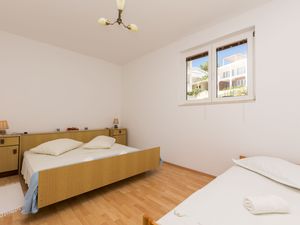 23942635-Ferienwohnung-4-Lokva Rogoznica-300x225-4