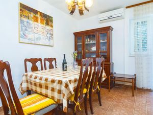 23730563-Ferienwohnung-4-Lokva Rogoznica-300x225-1