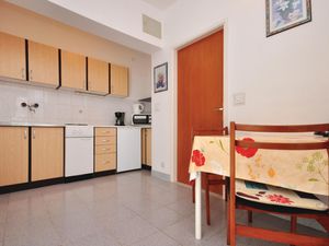 23722339-Ferienwohnung-4-Lokva Rogoznica-300x225-1