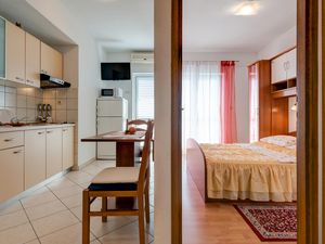 23749758-Ferienwohnung-2-Lokva Rogoznica-300x225-4