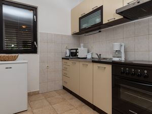 18323235-Ferienwohnung-4-Lokva Rogoznica-300x225-5