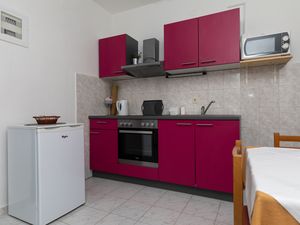 18322289-Ferienwohnung-4-Lokva Rogoznica-300x225-3