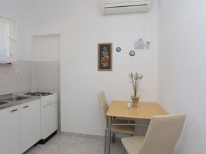 22623649-Ferienwohnung-2-Lokva Rogoznica-300x225-1