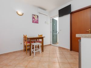 24017632-Ferienwohnung-3-Lokva Rogoznica-300x225-3