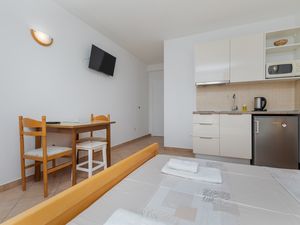 24017637-Ferienwohnung-2-Lokva Rogoznica-300x225-1