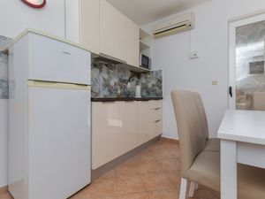 24017638-Ferienwohnung-4-Lokva Rogoznica-300x225-3