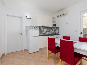 24017641-Ferienwohnung-4-Lokva Rogoznica-300x225-2