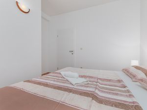 24017641-Ferienwohnung-4-Lokva Rogoznica-300x225-5