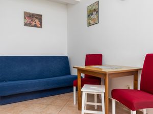 24017642-Ferienwohnung-3-Lokva Rogoznica-300x225-1