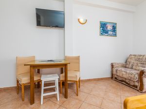 24017643-Ferienwohnung-2-Lokva Rogoznica-300x225-1