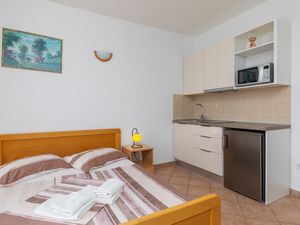 24017643-Ferienwohnung-2-Lokva Rogoznica-300x225-5