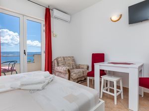 24017644-Ferienwohnung-2-Lokva Rogoznica-300x225-1