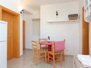 23931702-Ferienwohnung-4-Lokva Rogoznica-300x225-3