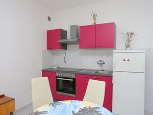 23933182-Ferienwohnung-5-Lokva Rogoznica-300x225-3