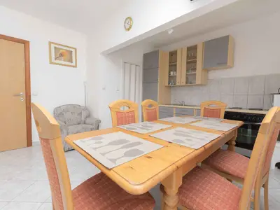 Ferienwohnung für 6 Personen (65 m²) in Lokva Rogoznica 4/10