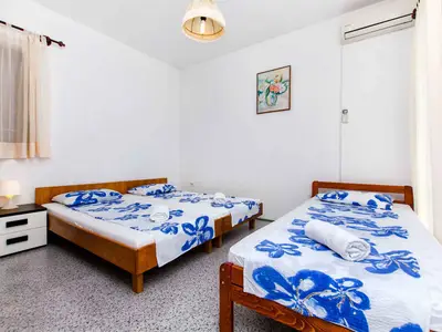 Ferienwohnung für 3 Personen (20 m²) in Lokva Rogoznica 4/10