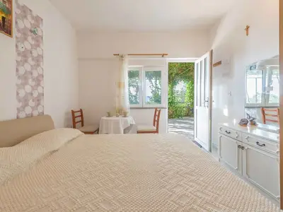 Ferienwohnung für 2 Personen (24 m²) in Lokva Rogoznica 1/10
