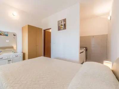 Ferienwohnung für 2 Personen (24 m²) in Lokva Rogoznica 6/10