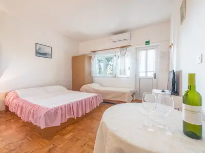 Ferienwohnung für 2 Personen (24 m²) in Lokva Rogoznica 3/10
