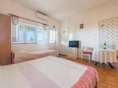 Ferienwohnung für 2 Personen (24 m²) in Lokva Rogoznica 6/10