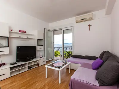 Ferienwohnung für 4 Personen (55 m²) in Lokva Rogoznica 1/10