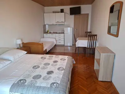 Ferienwohnung für 3 Personen (30 m²) in Lokva Rogoznica 3/10