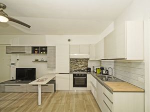 23679396-Ferienwohnung-4-Lonato-300x225-5