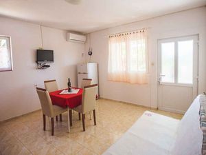 23890457-Ferienwohnung-5-Lopar-300x225-4