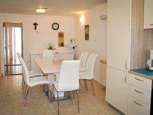 22434411-Ferienwohnung-2-Lopar-300x225-2