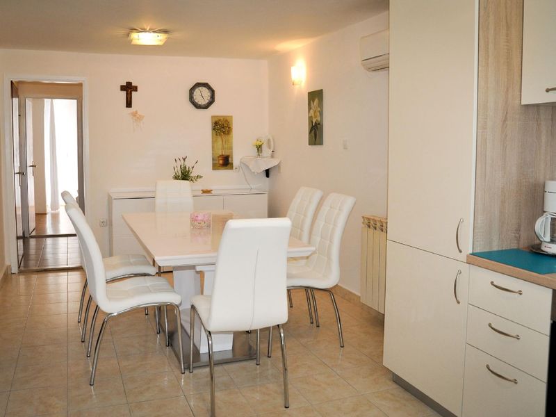 22434411-Ferienwohnung-2-Lopar-800x600-2