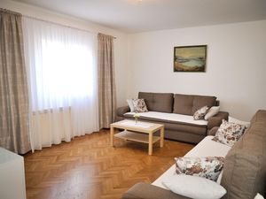 22434411-Ferienwohnung-2-Lopar-300x225-5