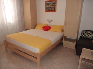 22434477-Ferienwohnung-2-Lopar-300x225-4