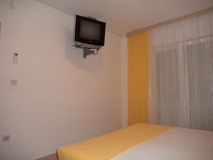 22434477-Ferienwohnung-2-Lopar-300x225-5