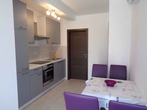 23768497-Ferienwohnung-4-Lopar-300x225-3