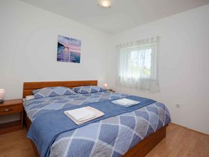 23959008-Ferienwohnung-3-Lopar-300x225-3