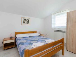 23959007-Ferienwohnung-6-Lopar-300x225-2