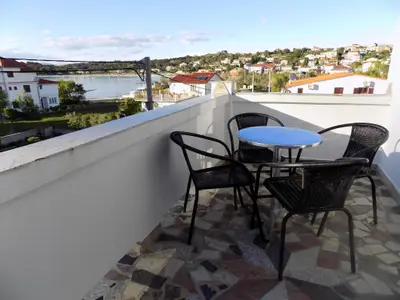 Ferienwohnung für 8 Personen (150 m²) in Lopar 9/10