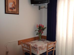 22436369-Ferienwohnung-2-Lopar-300x225-5