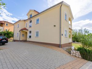 23944370-Ferienwohnung-6-Lopar-300x225-0