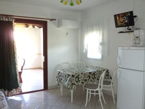 22313925-Ferienwohnung-4-Lopar-300x225-1