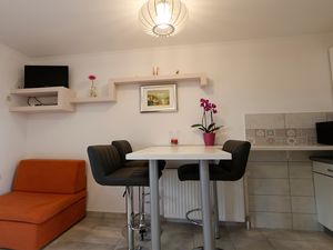 23996394-Ferienwohnung-2-Lopar-300x225-1