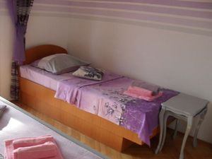 19284667-Ferienwohnung-0-Lopar-300x225-0