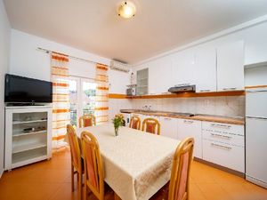 19284730-Ferienwohnung-0-Lopar-300x225-3