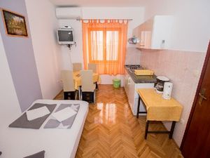 21748503-Ferienwohnung-0-Lopar-300x225-5