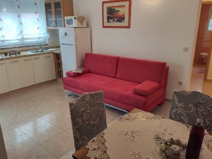 21748835-Ferienwohnung-0-Lopar-300x225-3