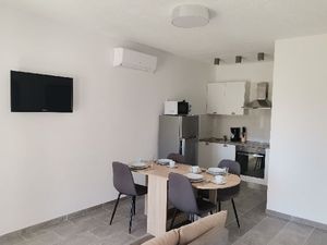 21748843-Ferienwohnung-4-Lopar-300x225-4