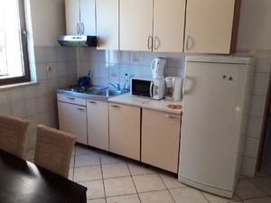 22232875-Ferienwohnung-5-Lopar-300x225-2