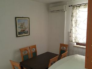 22232875-Ferienwohnung-5-Lopar-300x225-3